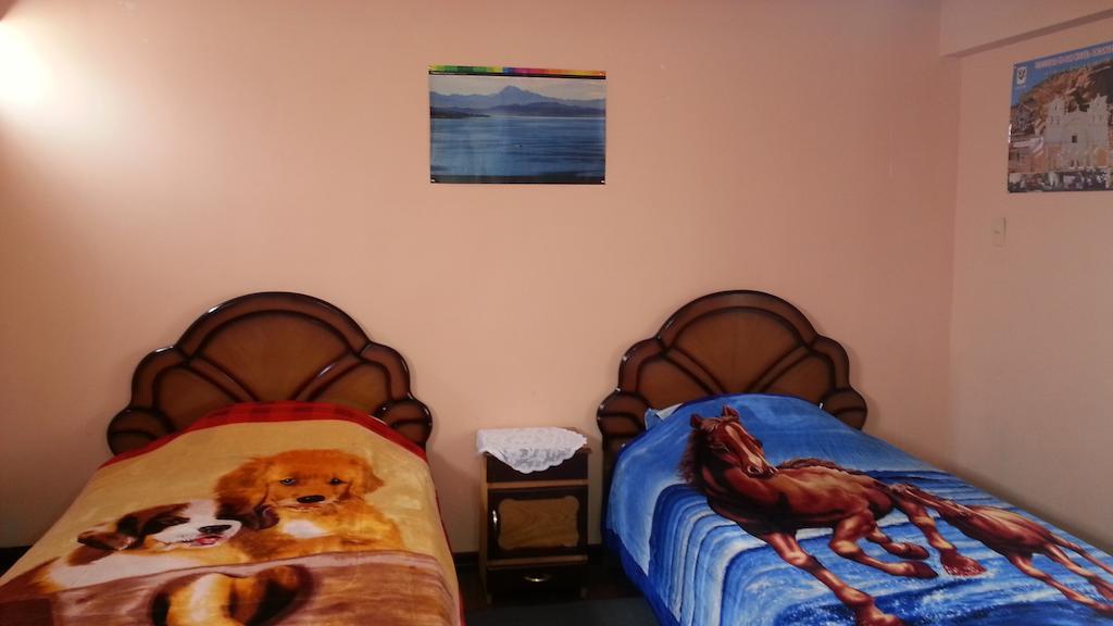 Yunguyo Hostal Villa Imperial الغرفة الصورة